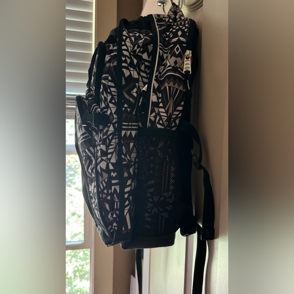 High Sierra Swerve Laptop Backpack, Geo Weave/Black, 19 x 13 x 7.75-Inch - Picture 6 of 16